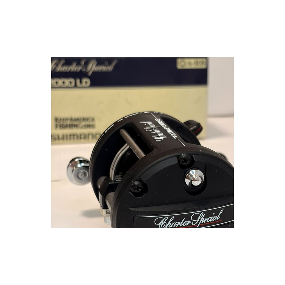 Carrete Shimano Charter Special TR2000LD negro con arrastre por palanca