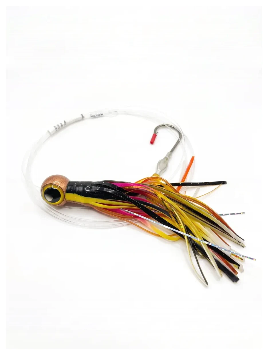 Q Lure Nash Performance de 22 cm con cabeza cobre, líder y anzuelo sobre fondo blanco