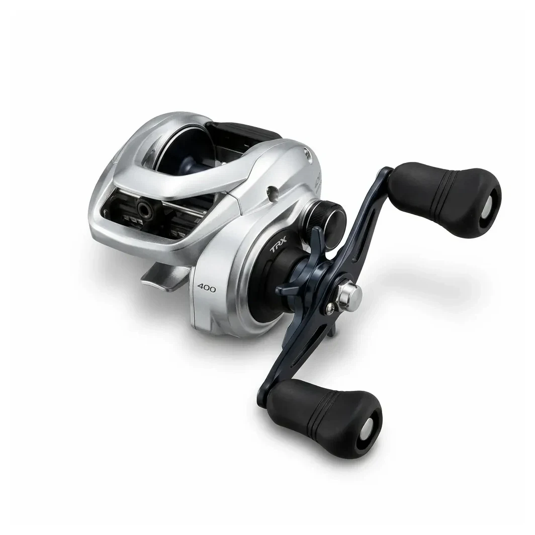 Carrete Shimano Tranx TRX400A plateado y negro, vista de tres cuartos